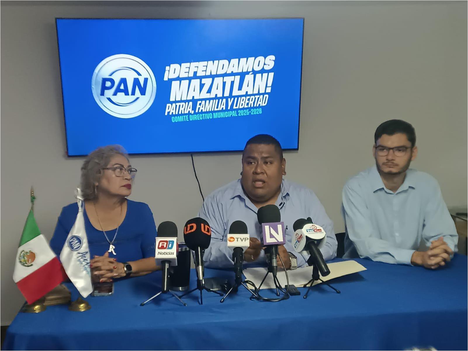 PAN Mazatlán Toca Puertas: ¿Soluciones o Más Circo Político?