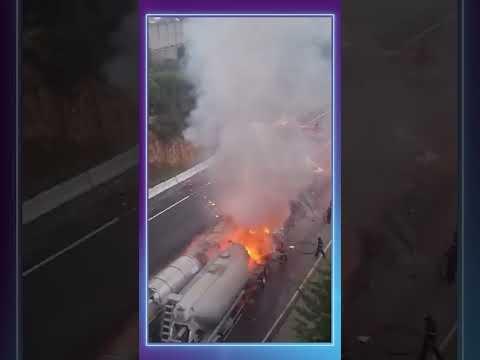 #ObjetivoCiudadano. Explosión de una pipa provoca el cierre de autopista Chamapa-Lechería.#Latinus